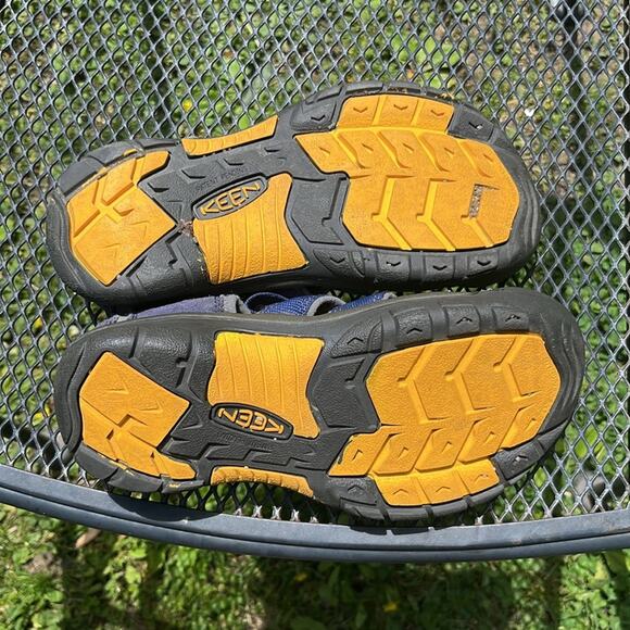 Keen Newport H2 sandals hiking water size 4 boys - Picture 5 of 7